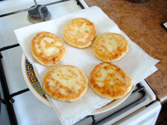 Сырники из творога: 20 пп-рецептов на любой вкус