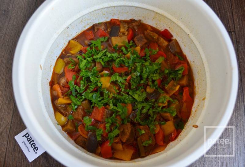 Овощное рагу со свининой в мультиварке с незабываемым вкусом!
