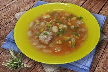 Как приготовить щи из свежей капусты с консервированной фасолью