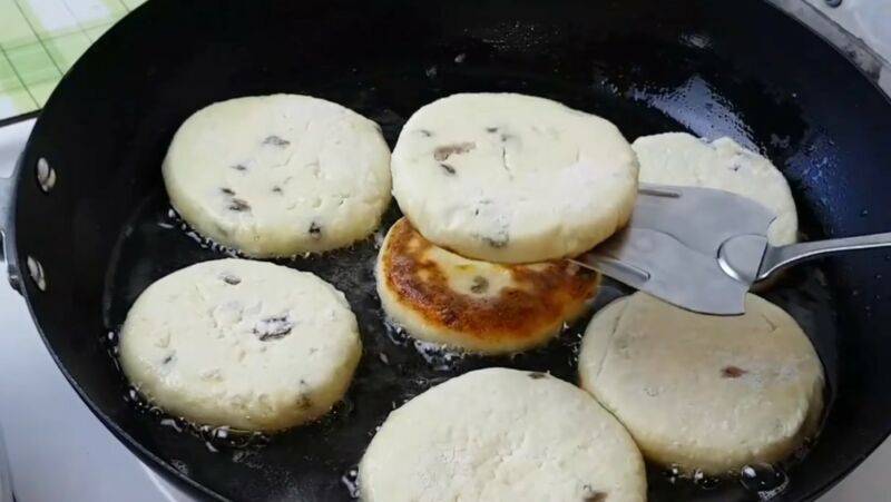 Сырники из творога: 20 пп-рецептов на любой вкус